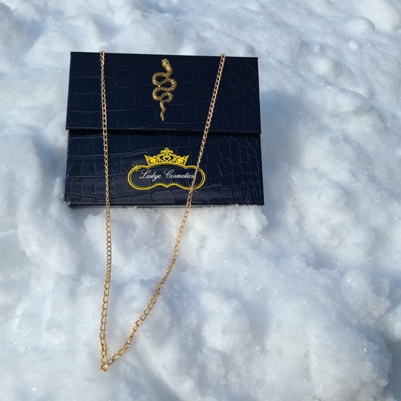 💄 - Picture 13 of 16